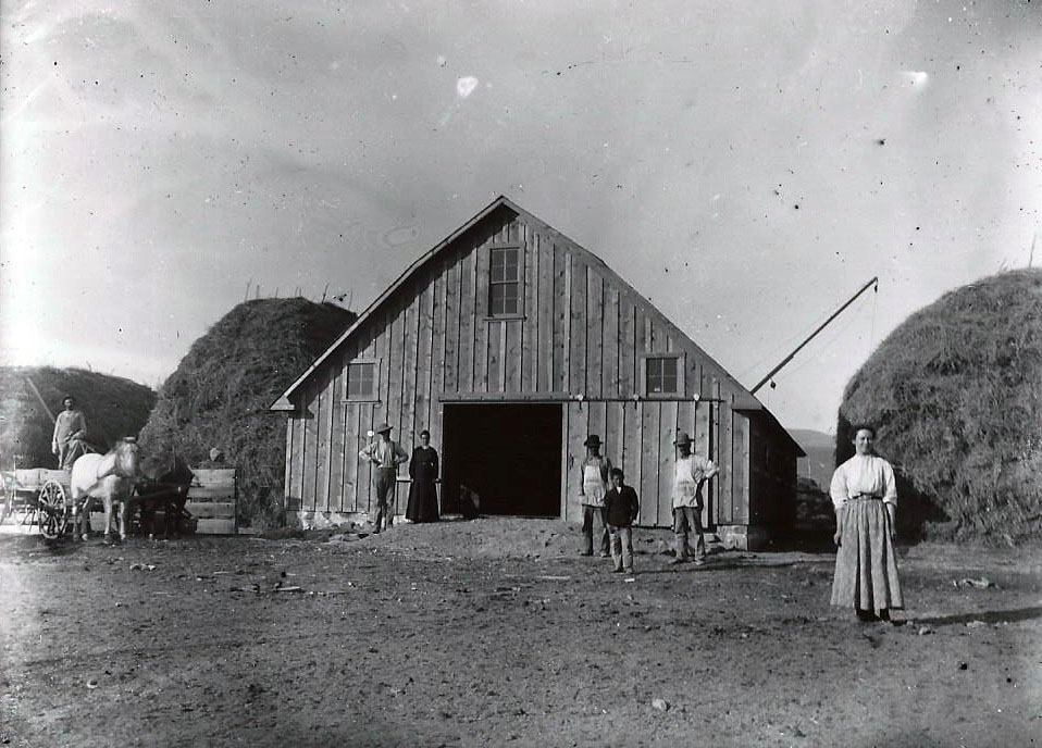 black and white picture of the Blackstock Barn